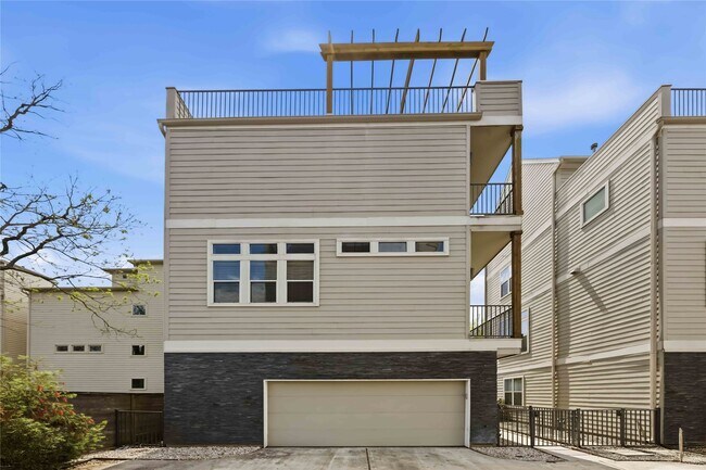 Building Photo - 708 Schwartz St