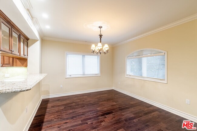 Building Photo - 2347 Fox Hills Dr