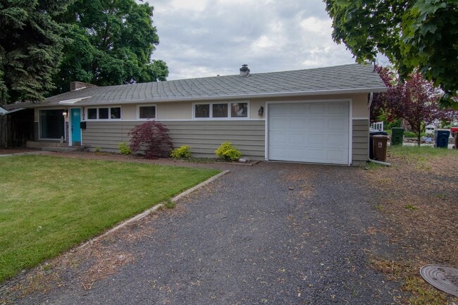 Building Photo - South Hill cute 2 Bed 1 Bath rancher with ...