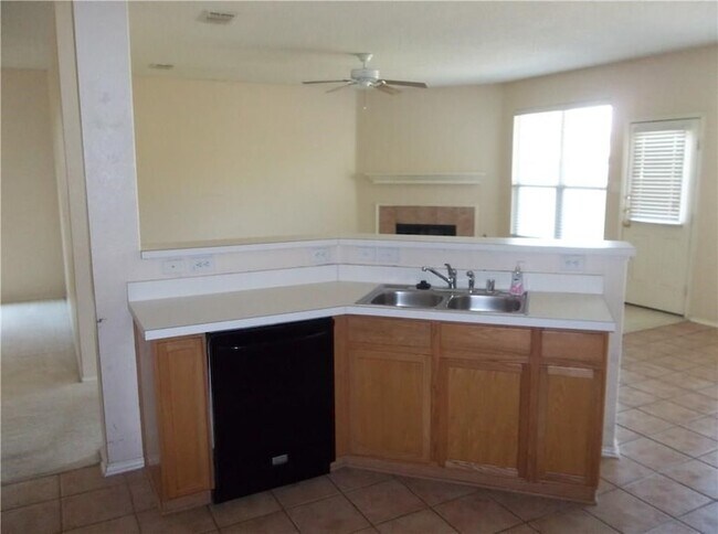 Building Photo - 2820 Deer Ridge Dr