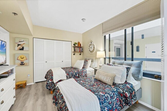 Building Photo - 1930 Harbourside Dr