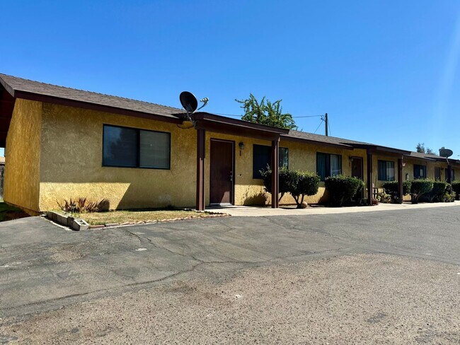 Primary Photo - Updated, 2 bedroom, 1 bath apartment tucke...