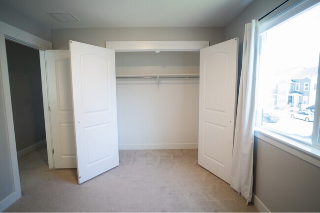 Building Photo - 1365 N 3740 W