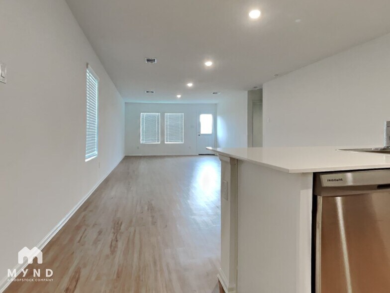 Building Photo - 9002 Burnet Flds Dr