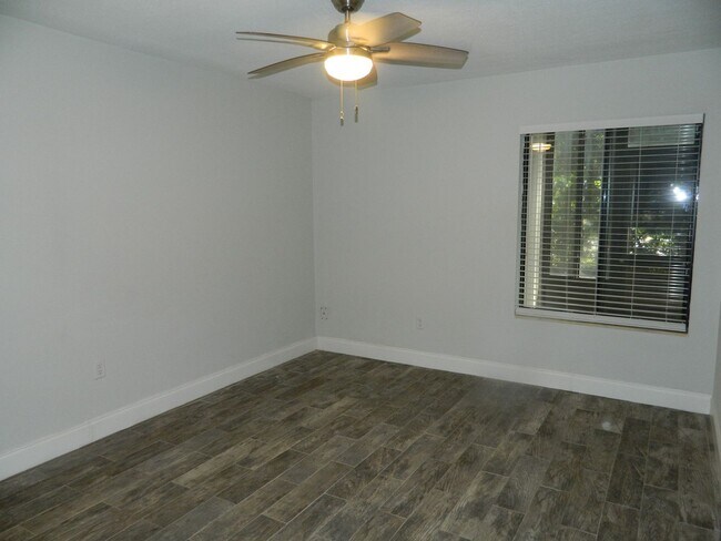 Building Photo - Beautifully Upgraded 2BR/2BA Condo – Lake ...