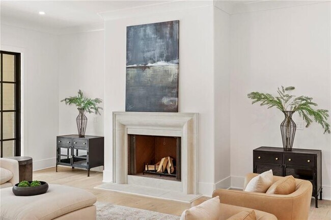 Building Photo - 1074 Moores Mill Rd NW