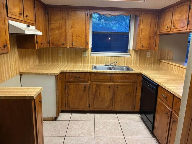 Building Photo - 2029 Mynah Ave