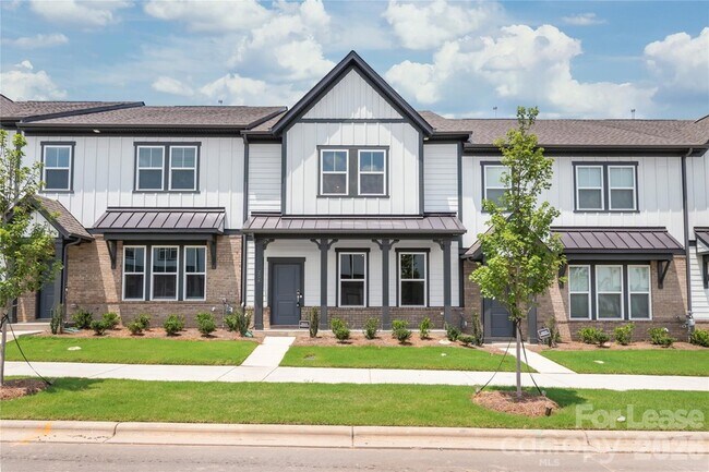 Building Photo - 204 Silver Fleet Dr