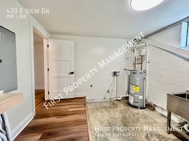 Building Photo - 420 E View Dr