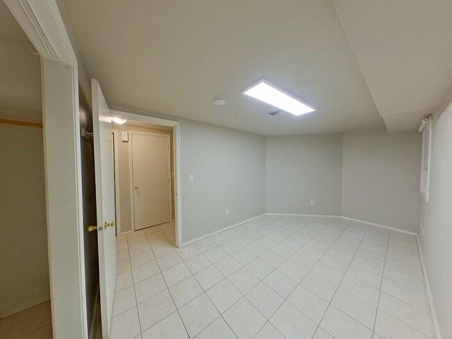 Building Photo - 2217-2219 NW Van Buren Ave