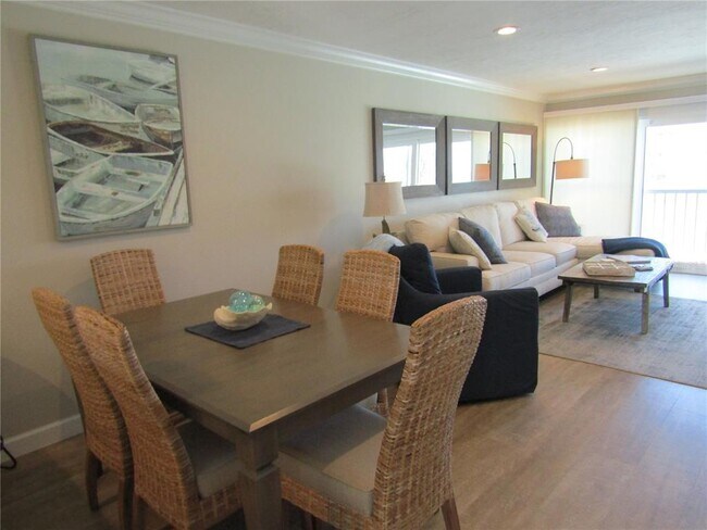 Building Photo - 1400 Tarpon Center Dr