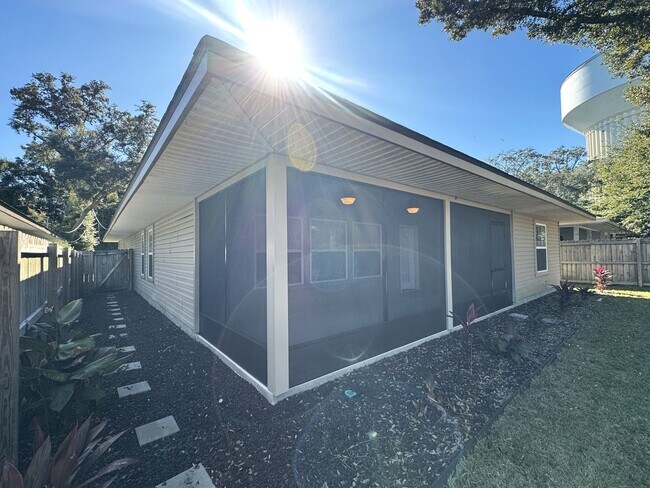 Building Photo - $500 OFF in NOVEMBER: Move-In Special!