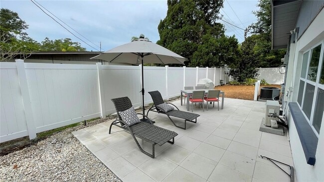 Building Photo - 2832 Bay St