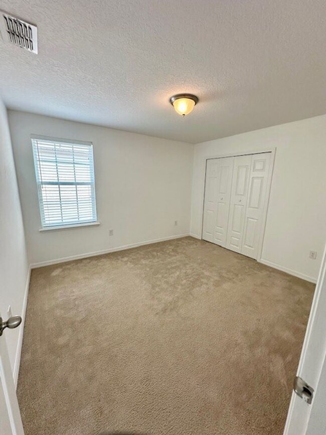Building Photo - 4 bed 2.5 bath in WINDERMERE TRAILS!