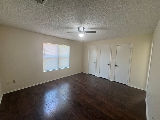 Building Photo - 1402 Miranda Ave
