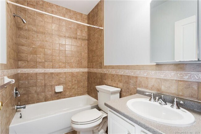 Building Photo - 13 Dolsen Pl