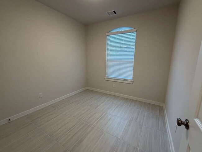 Building Photo - 11239 Peacock Flower St