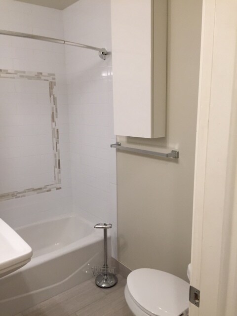 Building Photo - Remodel Hardwood Floors, Quartz, SS Appli,...