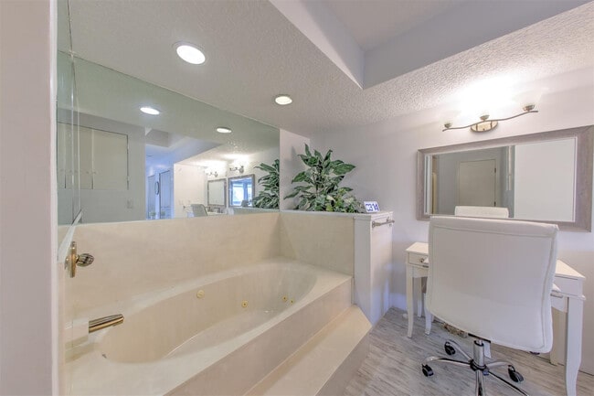 Building Photo - 4949 N Hwy A1A