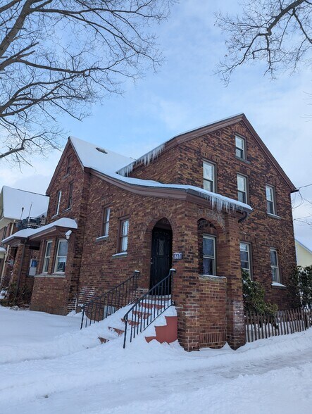 Building Photo - 663 W 7th St