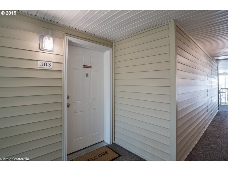 Main Entrance - 720 NW 185th Ave