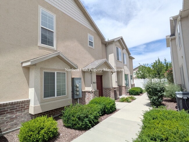 Building Photo - 2 Bed, 2 Bath, Garage, HVAC