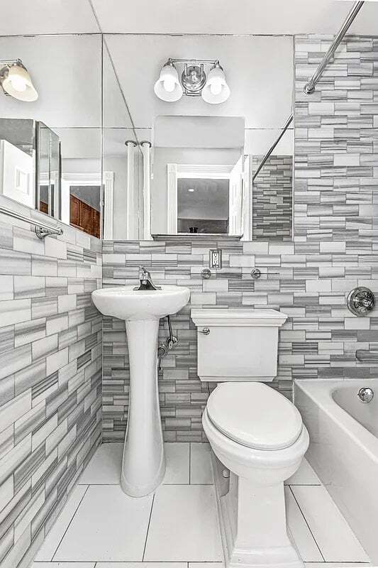 Building Photo - 52 Barrow St