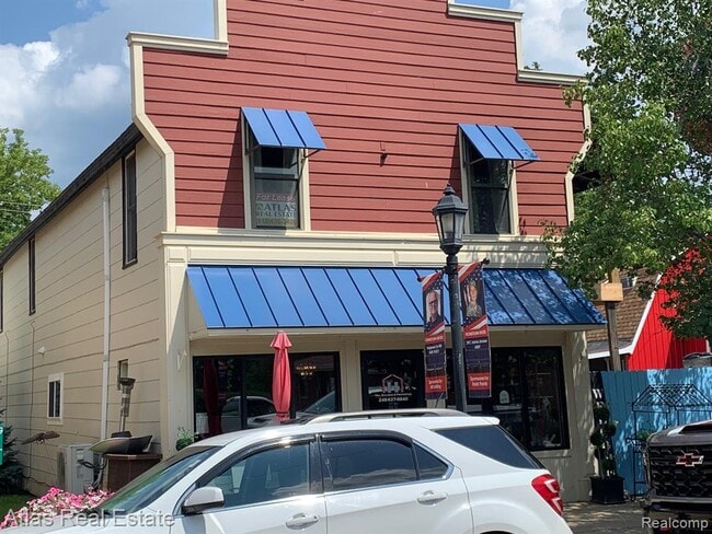 Building Photo - 457 Mill St