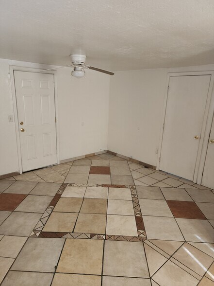 Building Photo - 320 E Ajo Way