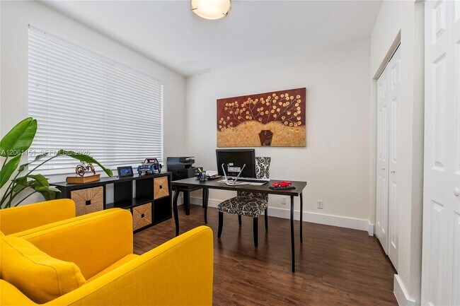 Building Photo - 1225 Skylark Dr