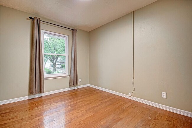 Building Photo - 9623 Philmont Dr