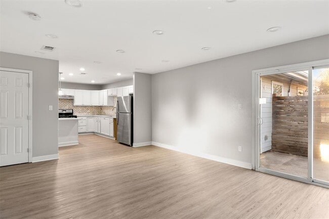 Building Photo - 2308 Devonshire Dr