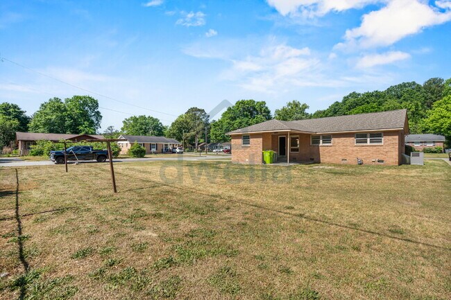 Building Photo - 3-Bedroom (1.5 Baths) Fully Renovated Rental Home in a PRIME Location! Only 6 minutes to Downtown...