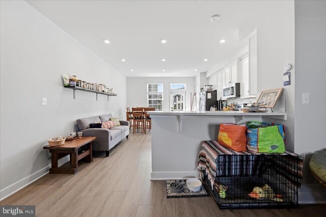 Building Photo - 2027 Track Cir