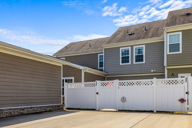 Building Photo - 409 Oldbury Ln