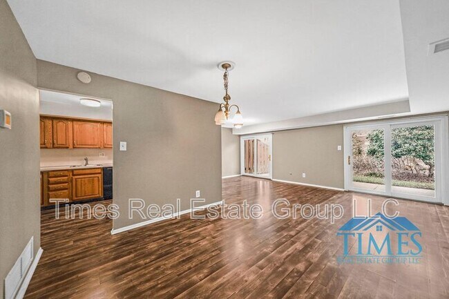 Building Photo - 704 Worthington Dr