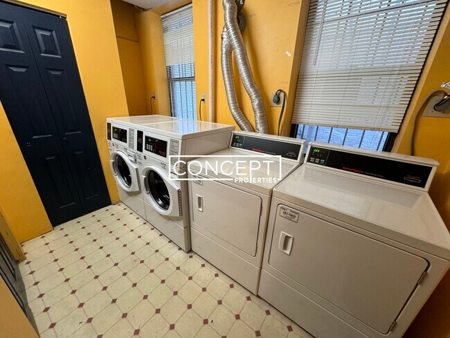 Building Photo - 124 Peterborough St