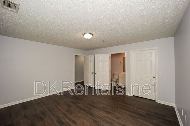 Building Photo - 12101 Fairington Ridge Cir