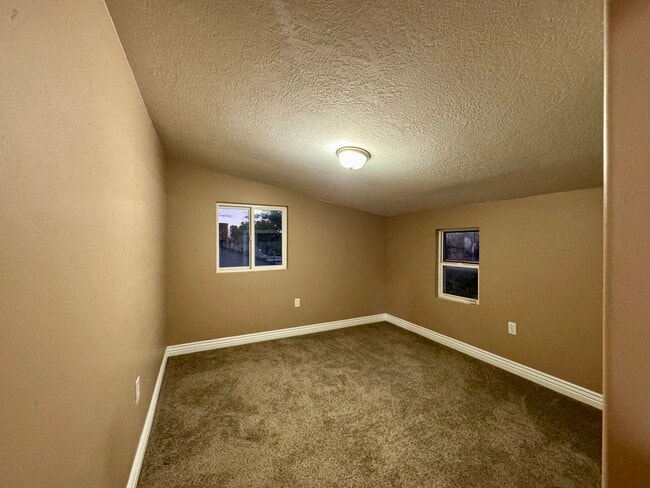 Building Photo - 781 Sherwood Dr