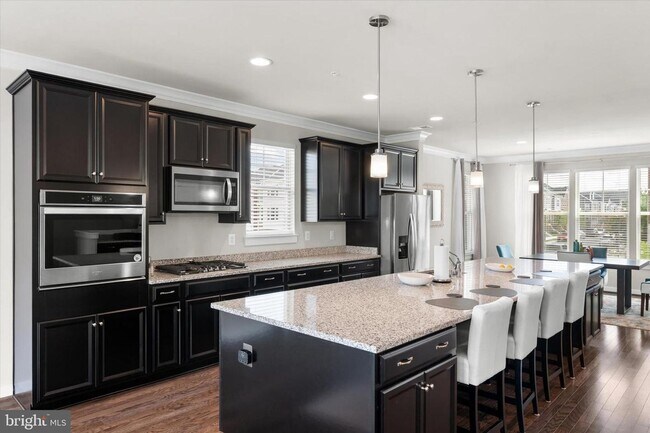 Building Photo - spacious 3-bedroom, 2 full and 2 half bathroom residence