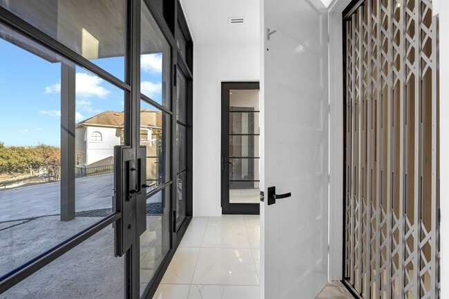 Building Photo - 207 Kites Ct