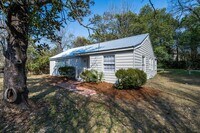 Building Photo - Spacious 3BR/2BA – 1,480 Sq Ft of Comforta...