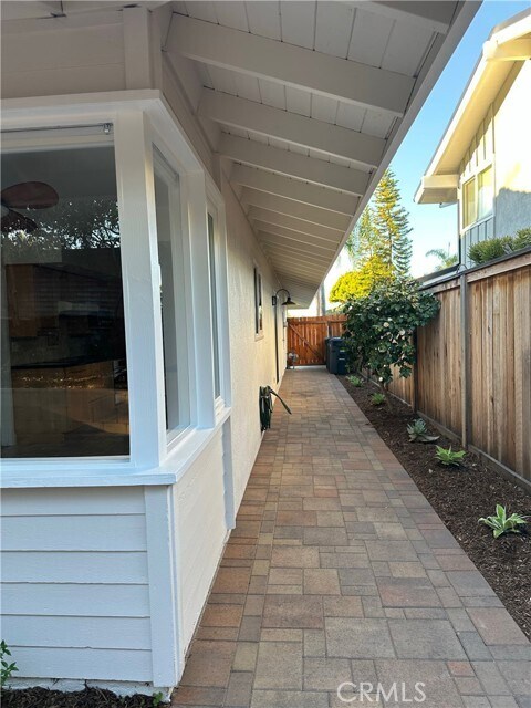 Building Photo - 1210 Sandpoint Way