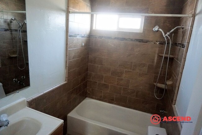 Building Photo - Home in Northeast Bakersfield