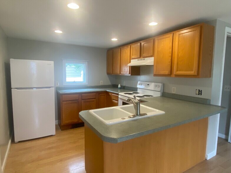 Building Photo - 25 Central Park Ave