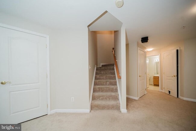 Building Photo - 714 Kirkcaldy Wy