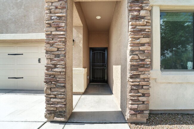 Building Photo - Rare Find! Spacious 3-Bed, 2-Bath + 3-Car ...