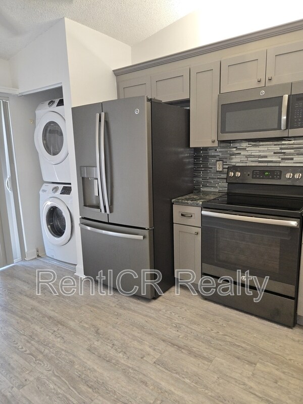 Building Photo - 2686 Pine Ridge Way S
