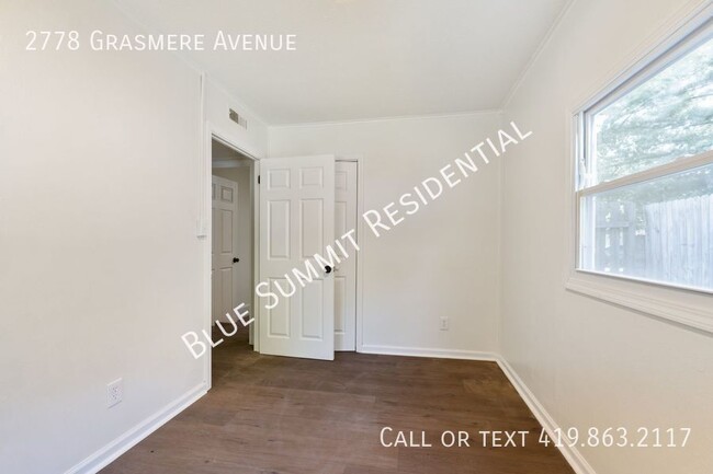 Building Photo - ***Rental Special $300*** Charming and Mod...