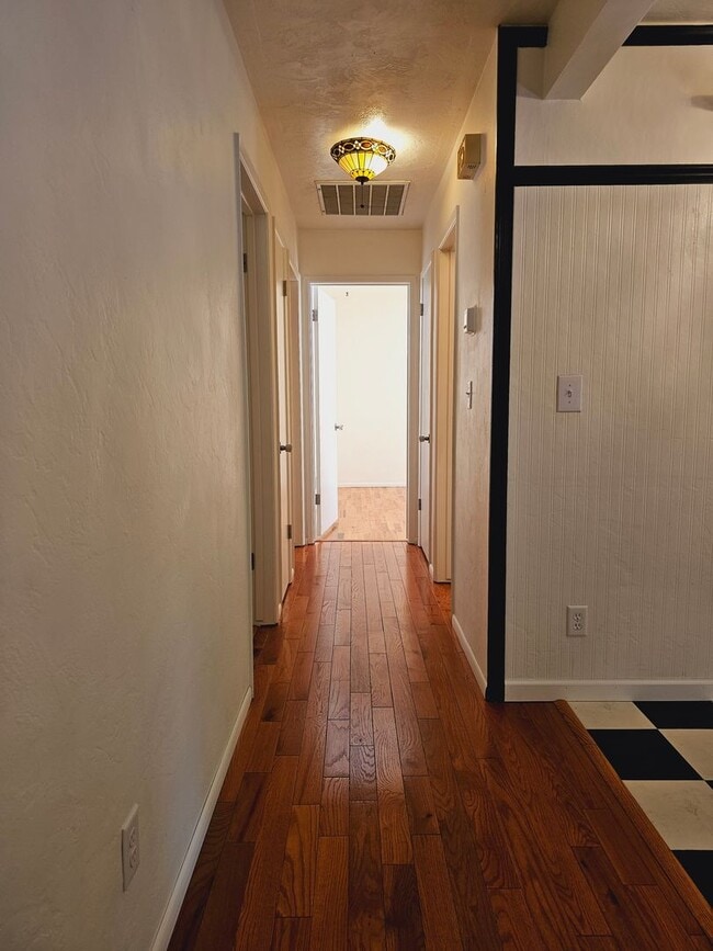 Building Photo - Charming 3 Bedroom Home Near Downtown Jacksonville